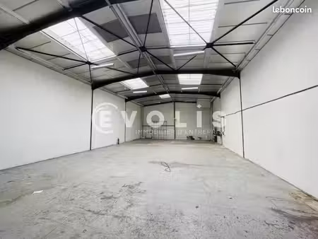 local d'activité 208 m²