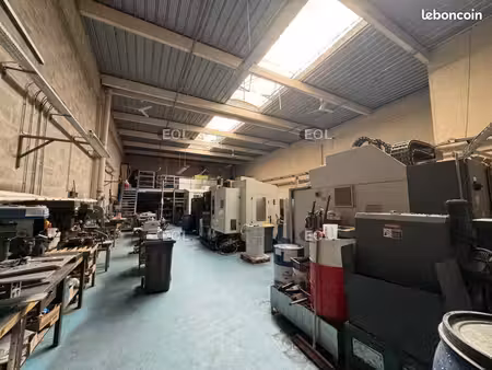 local bureaux 471 m²