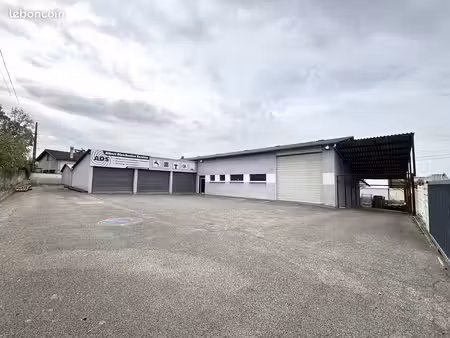 local commercial 1093 m² castres