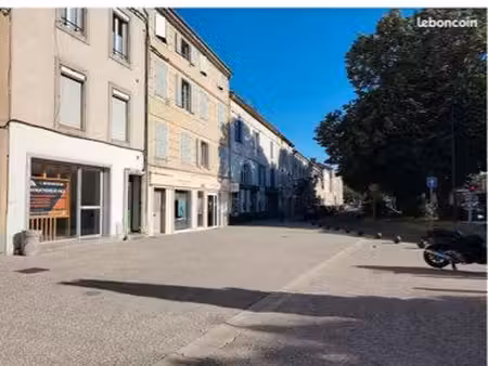 local commercial rénové  climatisé avec superbe visibilité