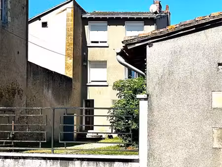 immeuble de rapport 3 appartement loués montmorillon 150 m2 + cour