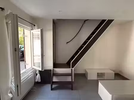 maison meublée 25m² + mezzanine  parking  810 cc