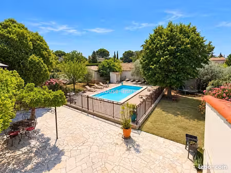 propriété 10 pièces 274 m²