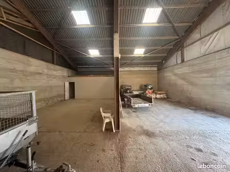 entrepôt stockage 175m2. 1350