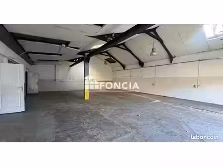 avignon 50 m des remparts – ensemble immobilier : hangar et local commercial + 2 apparteme
