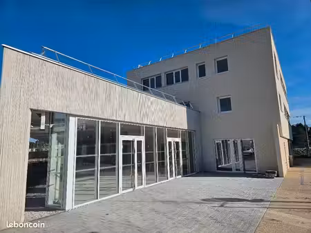 bureaux neufs aménagés et totalement équipés de 67 m2 avignon / montfavet
