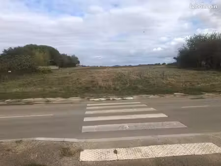 terrain constructible 1 387 m² — péault  hors lotissement