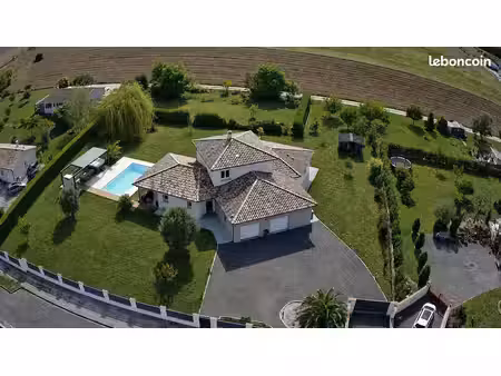 maison 6 pièces 156 m2 avec piscine