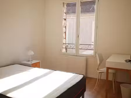 chambre meublée et salle d'eau privative