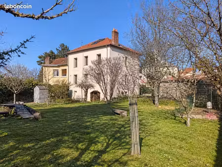 maison 7 pièces 203 m²