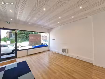 bureaux  local commercial 64 m² amiens