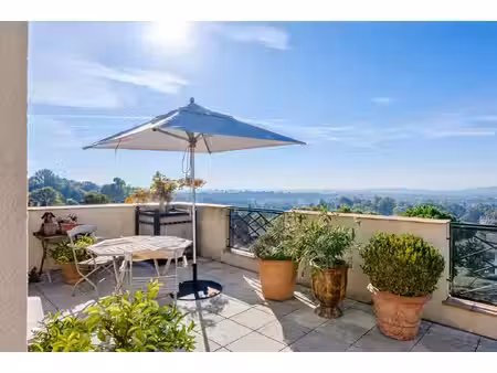 penthouse d'exception  panorama sur paris et noblesse de la pierre à saint-prix