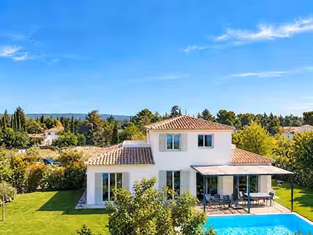 cruyes piscine 175m² aix nord