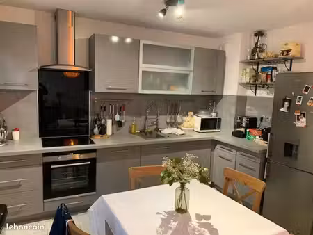 appartement 3 pieces avec parking dans résidence avec piscine