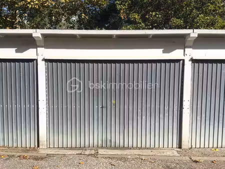 grand box de 16 5 m² proche résidences et rer massy-palaiseau !