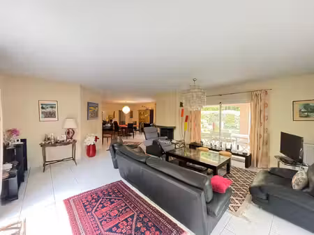 grande maison familiale  avec jardin et garage double
