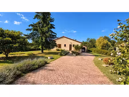 maison familiale 4 chambres  grand terrain  garage et hangar