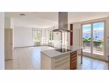 maison individuelle avec jardin et double garage au cœur de neuville-sur-saône