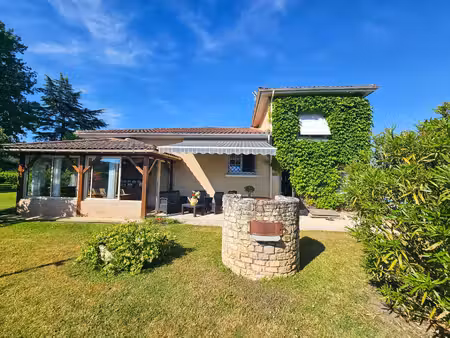 saint-philippe-du-seignal : maison familiale avec piscine sur parc arboré