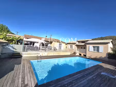 villa avec piscine de 145m2 et 5 chambres sur 2800m2 clos et