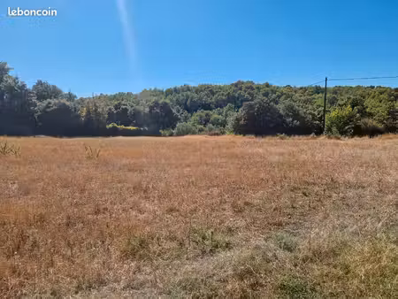 terrain 1 400 m² flayosc