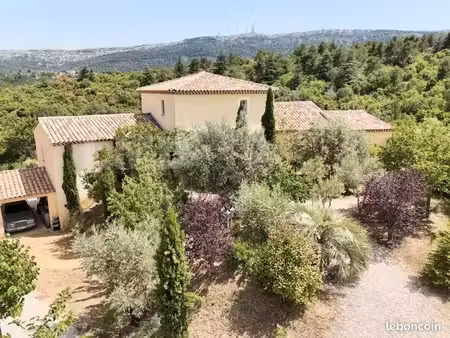 villa provençale moderne exceptionnelle