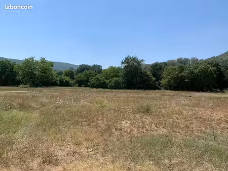 terrain 1 000 m² salernes