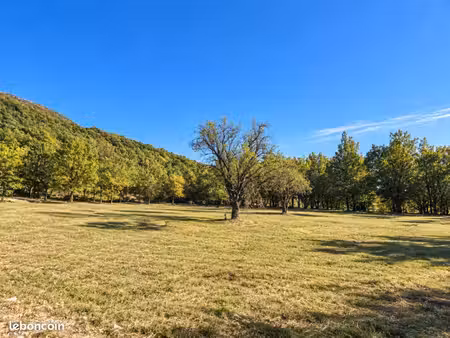terrain 310 m² aiguines