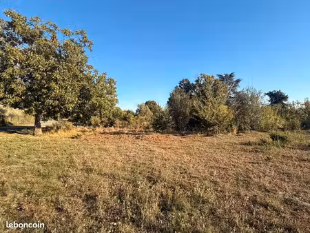 terrain 1 011 m² carnoules