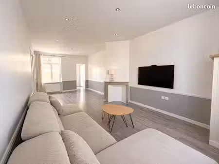 maison 3 chambres avec garage individuel et extérieur