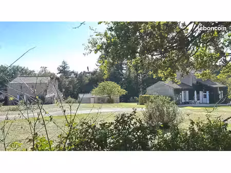 propriété 3 maisons + grange 300 m² — 15 8 ha