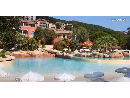 grimaud – les restanques du golfe de saint-tropez – t2 vue mer avec terrasse et parking co