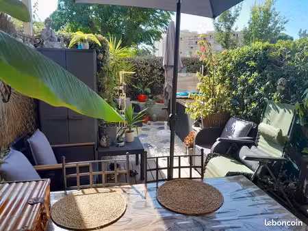 le lavandou – rez-de-jardin rénové – jardin privatif 20 m² plein sud – parking