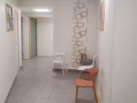 location bureau - pôle soins bressols - 17m2