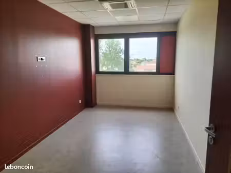 bureau 13 m²
