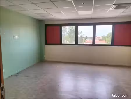 bureau 27 m²