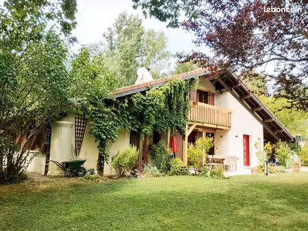 maison familiale entièrement meublée avec grand jardin prevessin-moens  france