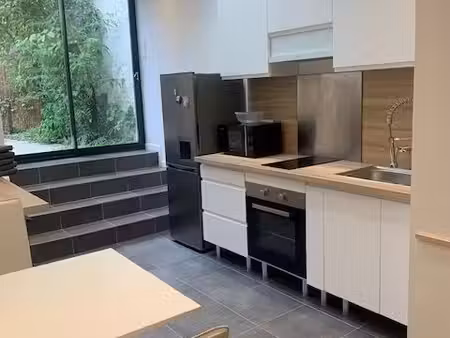 appartement f2 meublé avec un extérieur à louer – charges comprises (gaz  électricité  eau