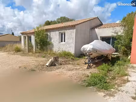 maison plain-pied env. 120 m² à terminer – terrain 867 m² – la crau