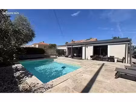 villa avec piscine privée  dépendance et grand parking – le brusc/six-fours