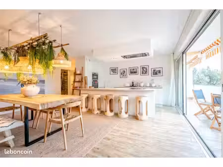 appartement avec terrasse et parking à saint-tropez