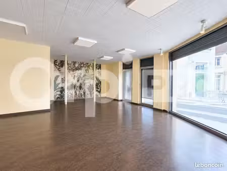 bureau 81 m²