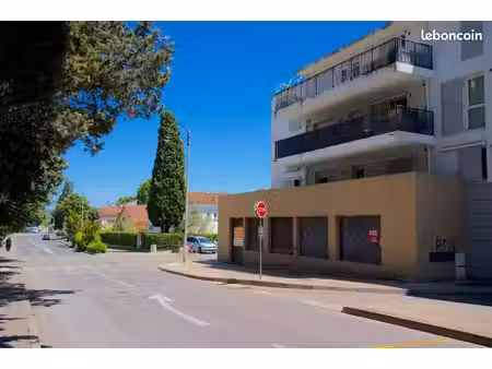 location commerce 200 m²