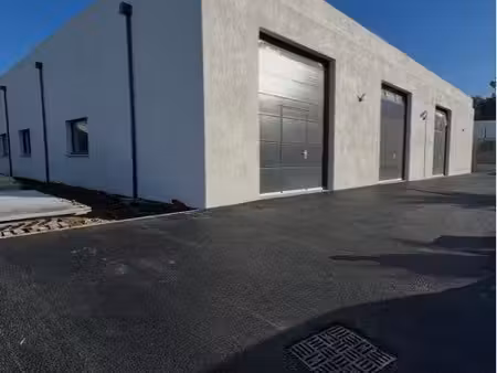 ? local / entrepôt 355 m² ◊ hyères ?