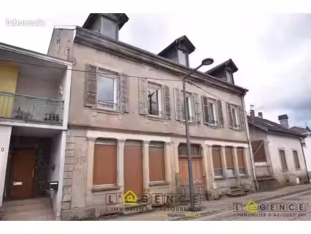 immeuble 13 pièces 200 m²