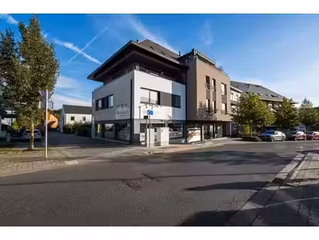 nivelles - petits baulers  rez commercial - rentabilité 5 %