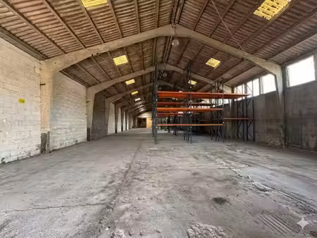 entrepôt polyvalent (600 m²) avec espace extérieur à adinker