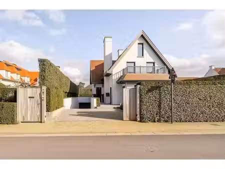 magnifique villa prête à emménager située dans une rue adja