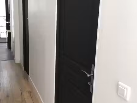 clichy – local professionnel de 66 m² avec vitrine sur rue – idéal professions libérales