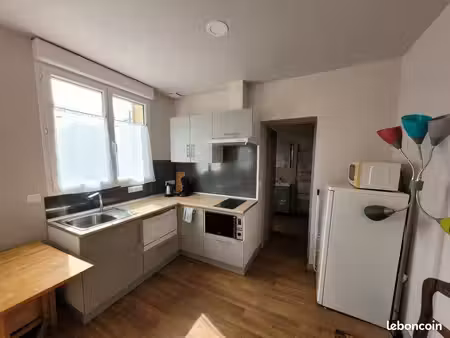 studio avec parking à puys